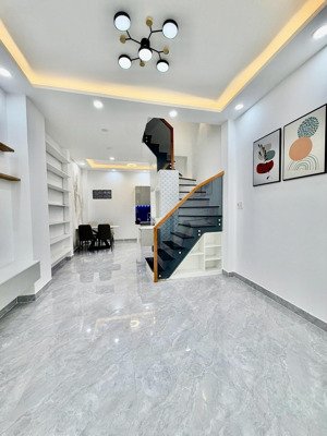 nhà 3 tầng mới đẹp hiện đại ngay cầu nguyễn tri phương p. chánh hưng