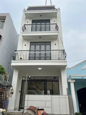 nhà trống giao ngay. phường linh xuân, gần nhà thờ xuân hiệp. dt 80m2. shr