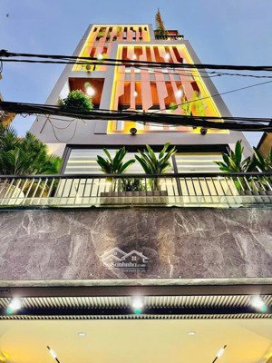 nhà 65m2 đoạn võ văn tần 2 chiều. xây 5 tầng đúc, gần chợ vườn chuối