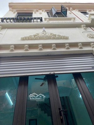 nhà mới tinh dọn về ở ngay trung tâm đồng kỵ