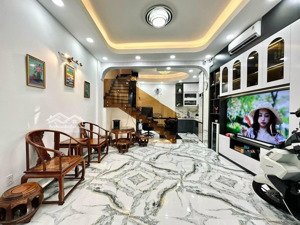 chủ nhà cần bán trước tết căn - nguyễn văn thủ, quận 1. dt 61m2 - 6,8tỷ. nhà hẻm 6m.