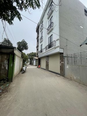 bán nhà 4tx34m2 ô tô đỗ cửa, 300m trạm xe buýt, gần trường c1,c2 - 10p bến xe yên nghĩa giá 2,8 tỷ