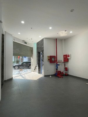 cho thuê nhà mặt tiền ngang 10 m căn góc giá tốt nhất tại trung tâm hồ đền lừ - hoàng mai - hà nội