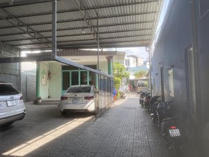 nhà đẹp ở ngay trong tết.2 tầng btct.hẻm xe hơi .linh xuân thủ đức