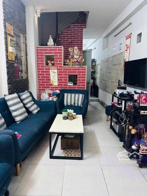 bán nhà hẻm 5m vườn chuối p4 quận 3 dt 3m x11m 4 tầng sân thượng giá 7.8 tỷ thương lượng