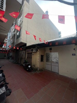 lô đất vàng phúc diễn - phú diễn 40m (đất) sổ vuông đẹp, ô tô lùi cửa, 10m ra mặt phố