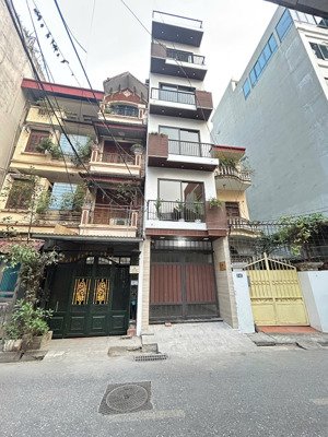 chính chủ cần bán gấp giảm chào 400 triệu/m2 nhà mặt phố xây mới 7 tầng thang máy .nội thất sịn sò