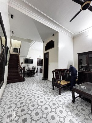 ở ngay, 15.5 triệu nhà đẹp, ô tô đỗ cửa, lê trọng tấn, nội thất gỗ lim xịn