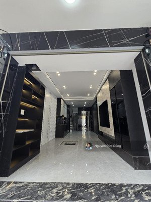 nhà gần sân gold long biên 45m2 thang máy 8.x tỷ full nội thất long lanh