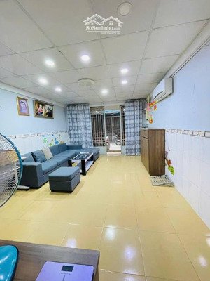 nhà 2 mặt tiền hxh và 3 gác thông bùi minh trực.vị trí siêu đẹp q8.nhà chính chủ. giá chỉ nhỉnh 5tỷ