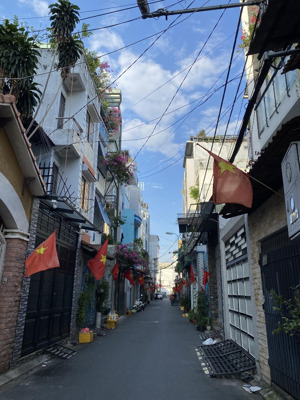 cách mặt tiền huỳnh thiện lộc 10m.nhà tiện xây mới .50m tới kênh tân hóa .hẻm an ninh dân trí cao.