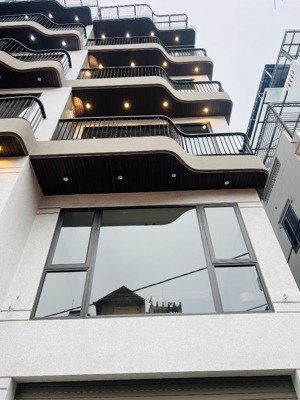 nhà mới phố sài đồng. cách cầu vĩnh tuy 800m. dt 54m x 6 tầng mt 5.15m, thang máy, gara, hơn 16 tỷ.