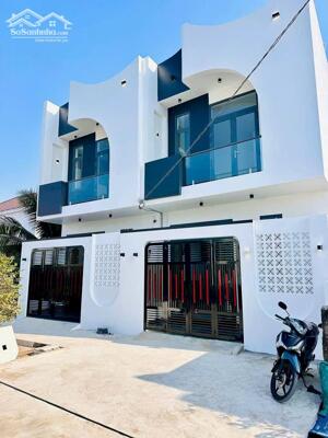 Nhà lầu xây mới 3 phòng ngủ - Hẻm đường Nguyễn Thông