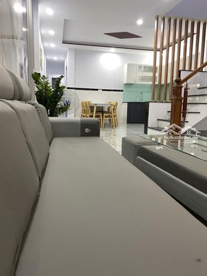 bán nhà 94 m2 tang nhon phu b mới xây 2 tầng ô tô tận cửa