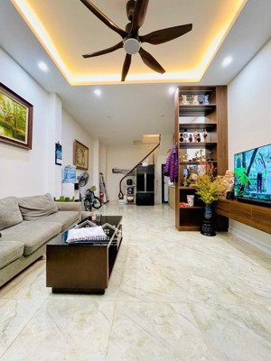 bán nhà trần quốc vượng, dt52m, ô tô, gần phố, 2 thoáng, vừa ở vừa kinh doanh.