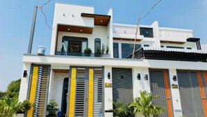 bán nhà hiện đại sân vườn 5 x31m shr tặng nội thất chỉ 3,35 tỷ