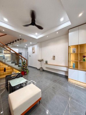 bán nhà đẹp ngay cầu kiệu -phan đình phùng giáp quận 1 - quận 3