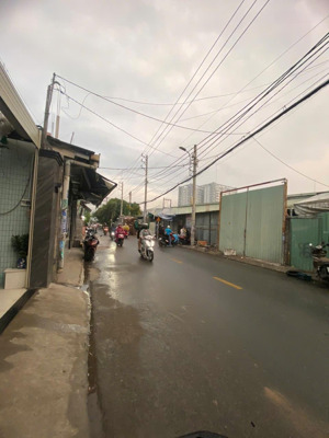 hơn 2 ty nhà mặt tiền-q12,có thể kinh doanh mở bán ăn sáng hoặc cafe mang đi