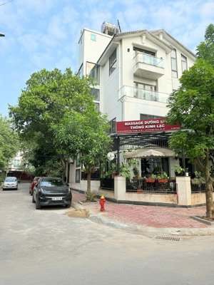 bán nhà 200m2, góc ở ngay nhà ở thật, giá trị ở lâu dài, phù hợp gia đình an cư