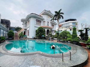 siêu phẩm biệt thự giá rẻ đầu tư.chủ giảm sâu cần bán nhà đường 44 p.pla thủ đức.dt:28x32m 70 tỷ