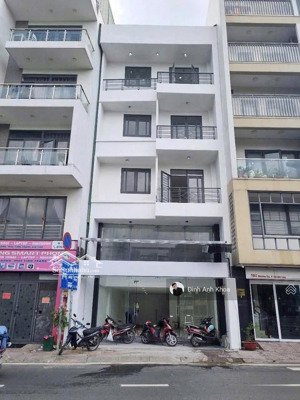 siêu phẩm giá rẻ! chủ cần bán nhà mặt tiền đường hoàng sa p11 quận 3. dt: 6,7x13,2m giá 25 tỷ