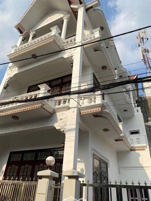 chủ gửi bán gấp cách mt lê thị hoa 1 căn.ngang 7m. 5ty4thg lg