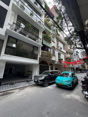 9 tầng phân lô nguyên hồng - huỳnh thúc kháng - thông sàn - sổ hoa hậu - vỉa hè ô tô tránh