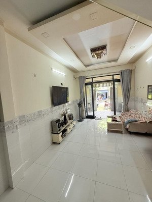 nhà mặt tiền kinh doanh đường song hành - 2 cổng trước sau - 3 tâng mới - đẹp lung linh