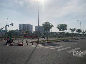 nhà 3 tầng- góc 2 mặt tiền - gần phan văn hớn, dương thị giang và khu 38ha - 140m2 - bề ngang 6m