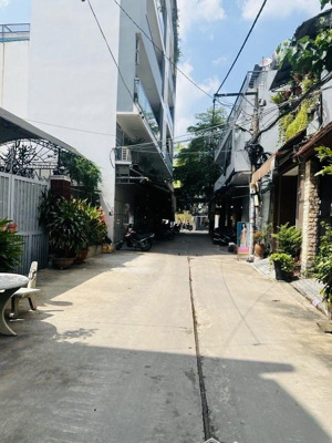 hẻm xe tải - ô tô ngủ trong nhà - ngay gò dầu - nguyễn suý - gần chợ tân hương- ngang 4 x 10.5