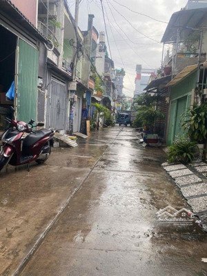 cực hiếm bán nhà 3 tầng ngang 4m, nhậu 7m hương lộ 2, gần ngã tư 4 xã, hẻm xe hơi thông, chỉ 5,5t