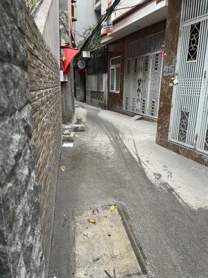 bán nhà ngõ 19 đông tác. chính chủ
dt 75m. mặt tiền 6m3, nở hậu thêm 0.5m
nhà 3 tầng