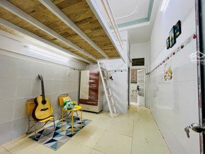 phòng tách bếp cửa sổ thoáng gần công viên văn hóa phú nhuận có gác lửng rộng rãi full nội thất