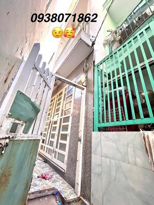 bán nhà ngang 5m, gần ngay khu 20 thước, đường đoàn văn bơ, ra tôn đản , vĩnh khánh, hoàng diệu