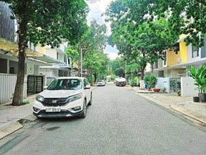 hàng hiếm quận 2- 2 mặt tiền thoáng-gần chợ, bệnh viện-3tầng hoàn công đủ-sổ riêng-tặng nội thất