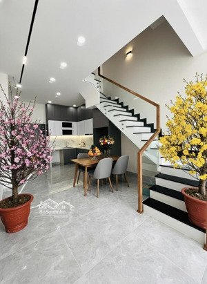 bán nhà riêng 3 tầng mới xây gần ngã 3 đường lò lu nguyễn xiển view sông cực mát hướng đông nam