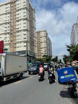 bán nhà 1/ sát mặt tiền nguyễn xí, ngay vincom, dt 4x18m, 2 lầu đúc btct, giá 7.9 tỷ