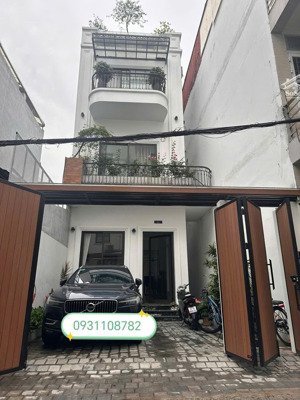 siêu phẩm phố chu huy mân - mặt tiền 5.51m, 100m2, 29.8 tỷ - vỉa hè 2 bên, ô tô thông tránh đỗ -