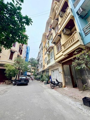 nhà siêu đẹp ô tô 7 chỗ vào nhà thang máy mt 5,2m đội cấn