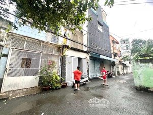 nhà đẹp 4 tầng đúc, thông số vàng 4x12m, mấy bước ra hxh tránh