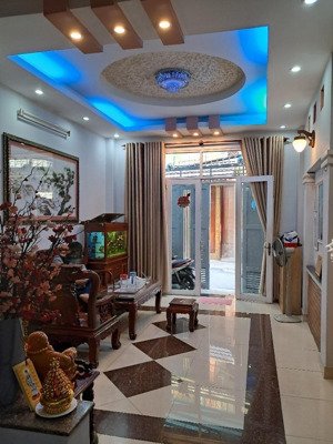 hẻm xe tải sát mặt tiền, 4,2x14,5m, nhà 4 tầng cực đẹp, chủ xây dựng tâm huyết