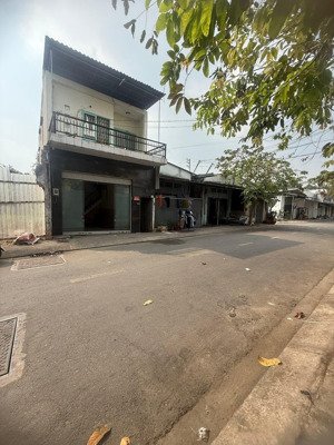 bán 4 lô đất mới ra sổ. ngay bà điểm 4 gần quốc lộ 1a. thuộc bà điểm hóc môn