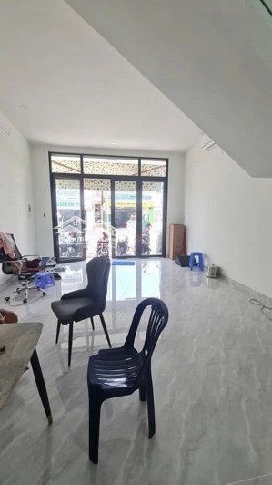 bán nhà 3 tầng đường cửu long , ngang 5m , giá 12 tỷ 500 triệu