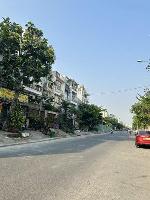 mặt tiền kinh doanh - 4 tầng - 4,5x20 - ngay trường quốc tế - kdc nam hùng vương - giá 12 tỷ.