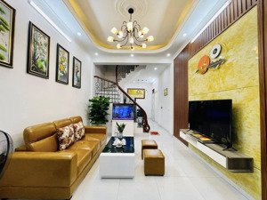 giáp nhất, 10m ra ô tô tránh, ngõ thông quan nhân, ngay royal city, 38m2*4t, full nội thất, dân xây