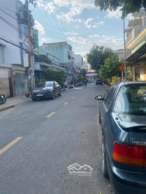 cho thuê mt đường lê niệm, phú thạnh, tân phú, ngang 8m dài 20m gác suốt