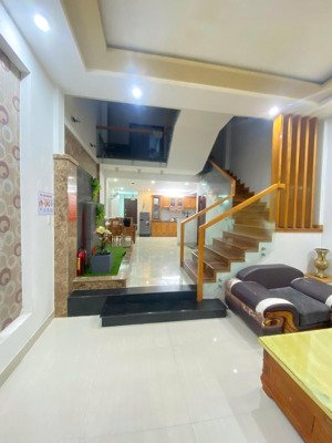 bán nhà 3 tầng mt lưu văn lang - biển sơn thuỷ- hàng xóm nhà em