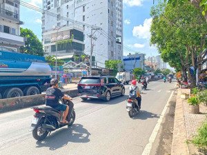 chính chủ bán dãy nhà trọ 1225/x huỳnh tấn phát 2 mt, dt 184,2m2 giá 12,6 tỷ có thu nhập 30tr/th lh