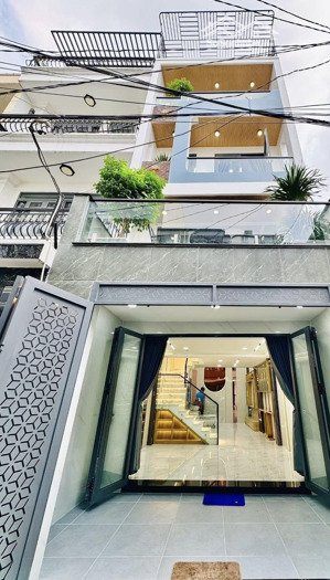 nhà đường lớn 7m ngay phổ quang -tân bình.giá 3tỷ7/65.7m2 đang cho thuê 20triệu.gần sky center