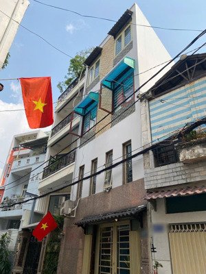 hot nhà đẹp ở ngay, 62m2, hẻm xe hơi vào nhà, gần hàng xanh